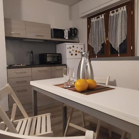 Appartamento In Villa Con Giardino A 300M Dal Lago Maggiore 卡斯特尔图-苏帕提茨诺 外观 照片