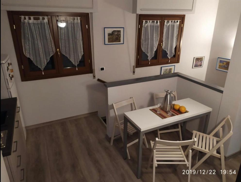 Appartamento In Villa Con Giardino A 300M Dal Lago Maggiore 卡斯特尔图-苏帕提茨诺 外观 照片